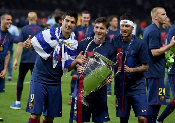 FUSSBALL CHAMPIONS LEAGUE FINALE SAISON 2014 2015 Juventus Turin - FC Barcelona Barca 06.06.2015 Der FC Barcelona gewinnt die Champions League 2015: Luis Suarez, Lionel Messi und Neymar (v.l.) jubeln mit dem Pokal 