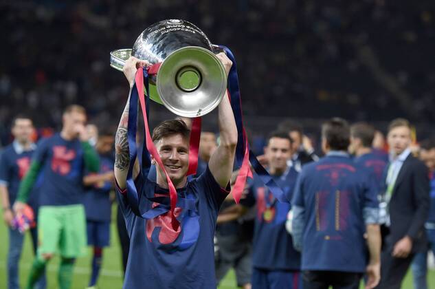 FUSSBALL CHAMPIONS LEAGUE FINALE SAISON 2014 2015 Juventus Turin - FC Barcelona Barca 06.06.2015 Der FC Barcelona gewinnt die Champions League 2015: Lionel Messi stemmt den Pokal in die Hoehe 
