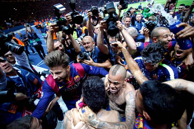 SOCCER - CL, Barcelona vs Juventus BERLIN,GERMANY,06.JUN.15 - SOCCER - UEFA Champions League Final, FC Barcelona Barca vs Juventus Turin. Image shows the rejoicing of Barcelona with Daniel Alves (Barcelona). GEPAxpictures xMathiasxMandl