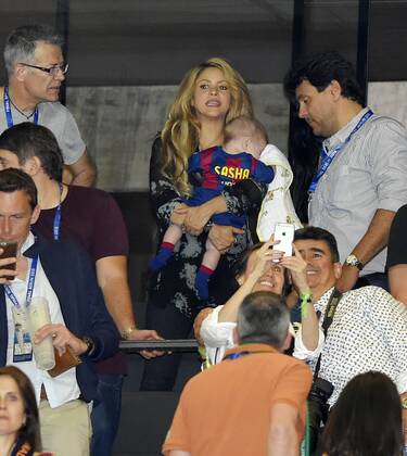 06.06.2015, Fussball Champions League Finale 2014 2015 im Oylmpiastadion Berlin, Juventus Turin - FC Barcelona Barca Sängerin Shakira, Die Ehefrau von Gerard Pique (FC Barcelona) auf der Tribüne mit dem kleinen Sasha. 