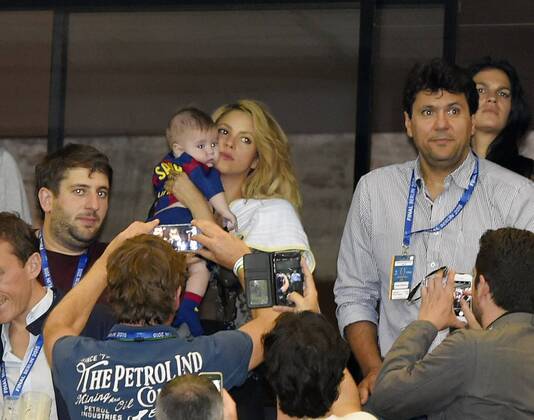 06.06.2015, Fussball Champions League Finale 2014 2015 im Oylmpiastadion Berlin, Juventus Turin - FC Barcelona Barca Sängerin Shakira, Die Ehefrau von Gerard Pique (FC Barcelona) auf der Tribüne mit dem kleinen Sasha. 