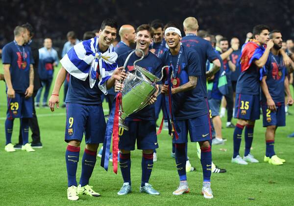 Luis Alberto SUAREZ Diaz, Lionel Andres MESSI und Neymar DA SILVA Santos Junior (alle FCBarcelona) jubeln mit dem Champions League Pokal. FINALE: Juventus Turin - FC Barcelona Barca am 06.06.2015. Fussball international Saison 2014 2015, UEFA Championsleague Finale 2015 im Olympiastadion in Berlin, Deutschland,