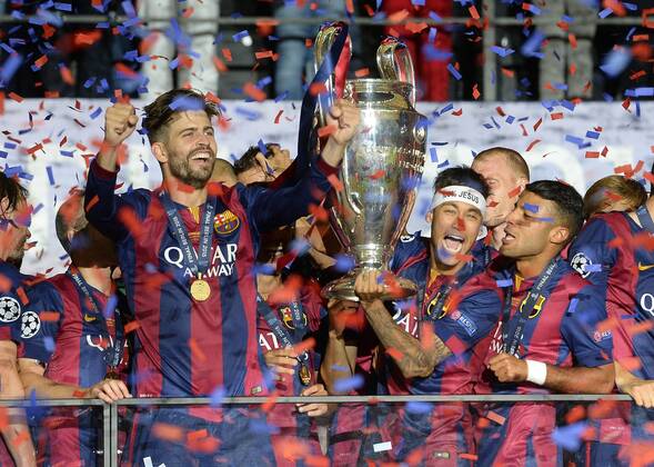 06.06.2015, xjhx, Fussball Champions League, Juventus Turin - FC Barcelona Barca v.l. Gerard Pique (FC Barcelona), Neymar (FC Barcelona) jubeln jubelt nach Spielende mit UEFA Champions League Pokal Europapokal Europapokal der Landesmeister Trophae