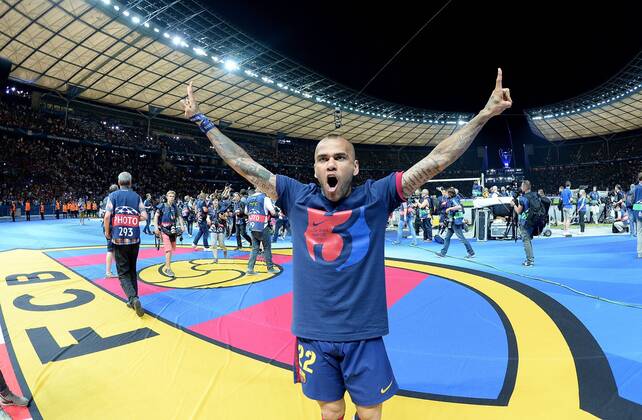 06.06.2015, xjhx, Fussball Champions League, Juventus Turin - FC Barcelona Barca v.l. Dani Alves (FC Barcelona) jubeln jubelt nach Spielende.