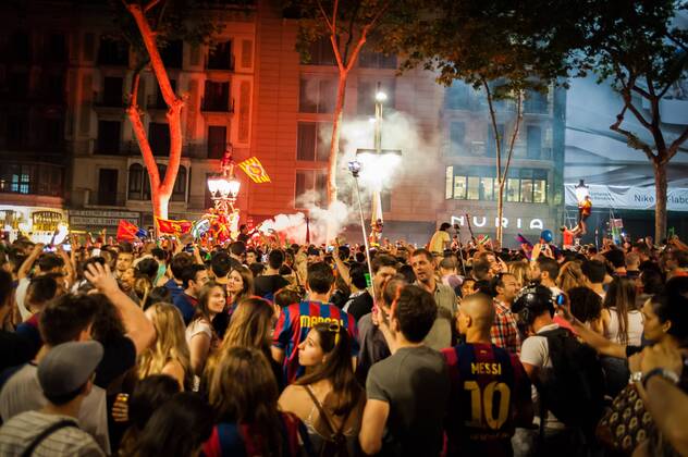 June 6, 2015 - Barcelona, Spain - Thousands of supporters of FC Barcelona Barca celebrate the victory of his team in the Champions League in Canaletas font in Barcelona on May 6, 2015. Thousands of supporters of FC Barcelona celebrate the victory of his team  - ZUMAn230