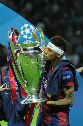 June 5, 2015 - Berlin, Germany - NEYMAR of Barcelona celebrates with the trophy after the UEFA Champions League Final between Juventus and FC Barcelona Barca at Olympiastadion on June 6, 2015 in Berlin, Germany. Soccer,Final Champions League: Juventus vs Barcellona  - ZUMAn230