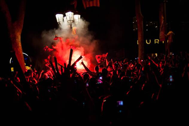 June 6, 2015 - Barcelona, Spain - Thousands of supporters of FC Barcelona Barca celebrate the victory of his team in the Champions League in Canaletas font in Barcelona on May 6, 2015. Thousands of supporters of FC Barcelona celebrate the victory of his team  - ZUMAn230