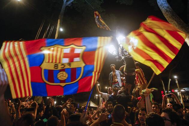 June 6, 2015 - Barcelona, Catalonia, Spain - Thousands of Barcelona fans culers celebrating at the Canaletas fountain the fifth Champions League win of the FC Barcelona Barca after beating Juventus Turin 3-1 in the Final. (Photo: Xavi Bonilla Cordon Press) 