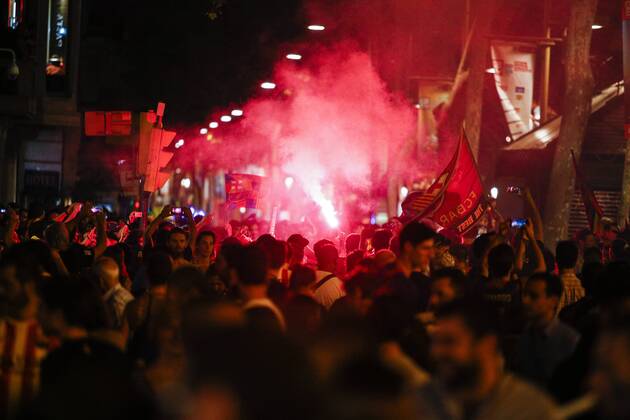 June 6, 2015 - Barcelona, Catalonia, Spain - Thousands of Barcelona fans culers celebrating at the Canaletas fountain the fifth Champions League win of the FC Barcelona Barca after beating Juventus Turin 3-1 in the Final. (Photo: Xavi Bonilla Cordon Press) 
