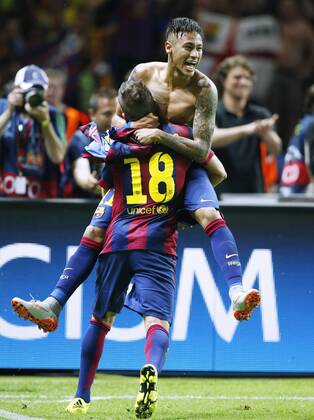 NEYMAR mit ALBA Jordi Team FC Barcelona Barca Champions League Sieger 2015 UEFA Champions League Finale Juventus Turin-FC Barcelona in Berlin am 06.Juni 2015 in Berlin 