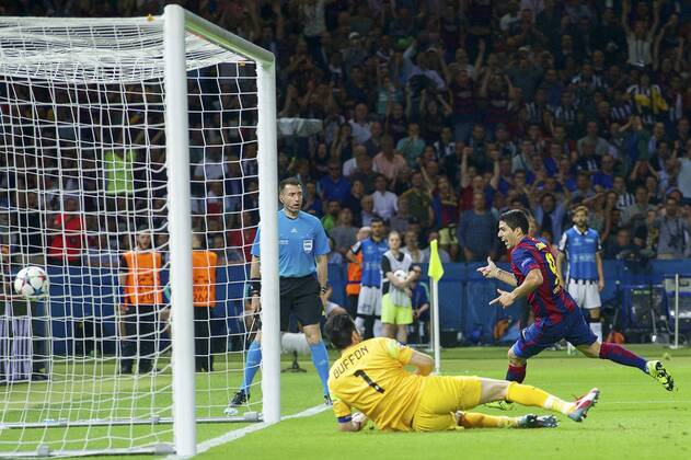 (L-R) goalkeeper Gianluigi Buffon of Juventus FC, Luis Suarez of FC Barcelona Barca 2-1 during the UEFA Champions League final match between Barcelona and Juventus on June 6, 2015 at the Olympic stadium in Berlin, Germany. Barcelona v Juventus Champions League final 2014 2015 xVIxxIVx 3947201