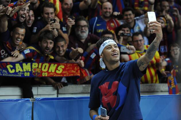 IPP20150606 Football - soccer: UEFA Champions League, Final 2015, Juventus Turin - FC Barcelona Barca - selfie mit Fans - neymar xHOCHxZWEIx xItalyxPhotoxPressx 