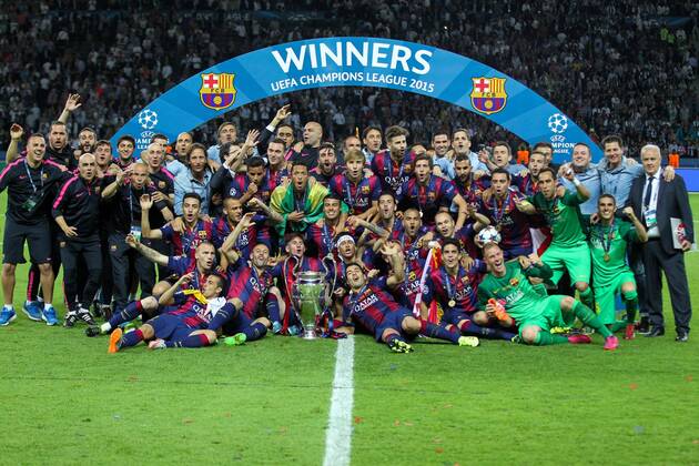 Siegerfoto - Munir, Jeremy Mathieu, Pedro Rodrigez, Douglas dos Santos, Sandro Ramirez, Javier Mascherano, Thomas Vermaelen, Adriano, Lionel Messi, Rafinha Alcantara, Neymar Jr., Luis Suarez, Sergi Samper, Sergio Busquets, Ivan Rakitic, Dani Alves, Gerard Pique, Sergi Roberto, Andres Iniesta, Marc Bartra, Martin Montoya, Marc-Andre ter Stegen, Xavi Hernandez, Jordi Alba, Claudio Bravo, Jordi Masip - Winner FC Barcelona Barca mit Pokal, Henkelpott , FC Barcelona, Fussball, Champions League, Finale, 06.06.2015 , Copyright: Kolbert Eibner-Pressefoto EP_CKT