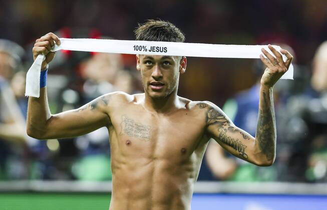Schlussjubel Dani ALVES, Barca 22 NEYMAR, Barca 11 Tatauierung Jesus Religion Stirnband (fachsprachlich), Tätowierung, Tattoo, Tättowierung, Koerperschmuck, FC Barcelona Barca - JUVENTUS TURIN (3 -1 ) Fussball UEFA Champions League, Finale, im Olympiastadion Berlin, Deutschland am 06.06.2016 CL Saison 2014 2015