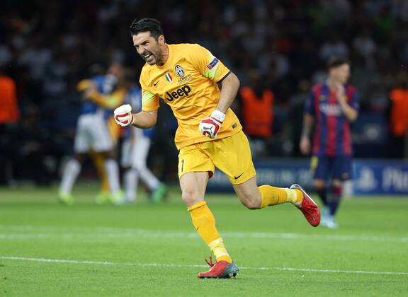 Torwart Gianluigi Buffon jubel nach Tor Ausgleich durch Alvaro Morata Fußball Fussball UEFA Championsleague Finale Saison 2014 2015 06.06.2015 Juventus Turin Juve vs. FC Barcelona Barca Barca