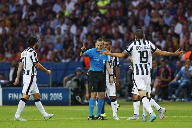 Cuneyt Cakir (Referee), JUNE 6, 2015 - Football : UEFA Champions League Final match between Juventus 1-3 FC Barcelona Barca at the Olympiastadion in Berlin, Germany. Noxthirdxpartyxsales  (oqma016681)