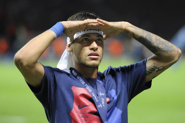 NEYMAR FC Barcelona Barca ,blickt auf die Tribuene,Aktion,Einzelbild, angeschnittenes Einzelmotiv,Halbfigur,halbe Figur, Siegerehrung, Fussball Champions League Finale 2015 Juventus Turin-FC Barcelona 1-3. Saison2014 15, am 06.06.2015,O LY M P I A S T A D I O N B E R L I N.