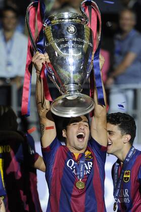 Luis SUAREZ FC Barcelona Barca mit dem Pokal,Trophy,Trophaee,Cup.Jubel,Freude,Begeisterung,, Aktion, Siegerehrung, Fussball Champions League Finale 2015 Juventus Turin-FC Barcelona 1-3. Saison2014 15, am 06.06.2015,O LY M P I A S T A D I O N B E R L I N.