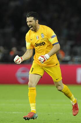 Gianluigi BUFFON (Torwart Juventus Turin),Jubel,Freude, Begeisterung,,Aktion,Einzelaktion, Einzelbild,Freisteller,Ganzkoerperaufnahme,ganze Figur. Fussball Champions League Finale 2015 Juventus Turin FC Barcelona Barca 1-3. Saison2014 15, am 06.06.2015,O LY M P I A S T A D I O N B E R L I N.