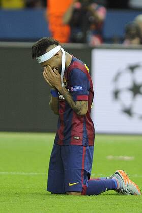 Lionel MESSI FC Barcelona Barca ,kniet nach em Schluspfif auf dem Rasen und betet,Aktion,Einzelaktion,Einzelbild, Freisteller,Ganzkoerperaufnahme,ganze Figur. Fussball Champions League Finale 2015 Juventus Turin-FC Barcelona 1-3. Saison2014 15, am 06.06.2015,O LY M P I A S T A D I O N B E R L I N.