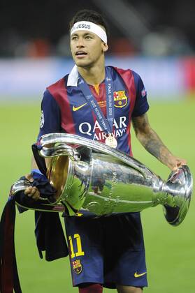 NEYMAR FC Barcelona Barca mit dem Pokal,Trophy,Trophaee,Cup.Aktion,Einzelbild,angeschnittenes Einzelmotiv, Halbfigur,halbe Figur, Siegerehrung, Fussball Champions League Finale 2015 Juventus Turin-FC Barcelona 1-3. Saison2014 15, am 06.06.2015,O LY M P I A S T A D I O N B E R L I N.