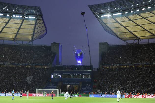 Uebersicht Stadion ,Innenraum waehrend des Spiels,Abendhimmel. Fussball Champions League Finale 2015 Juventus Turin FC Barcelona Barca 1-3. Saison2014 15, am 06.06.2015,O LY M P I A S T A D I O N B E R L I N.