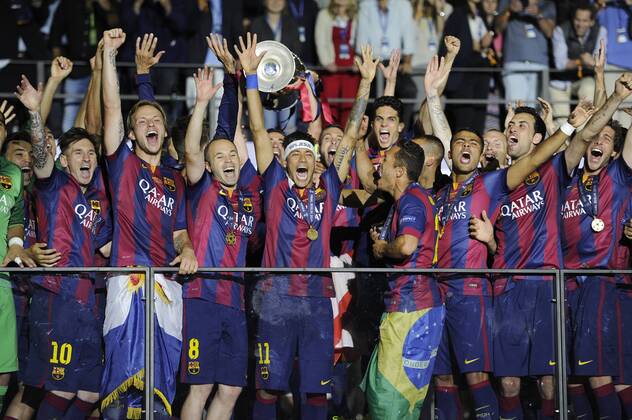 u.a. v.li:Lionel MESSI FC Barcelona Barca .Ivan RAKITIC (FC Barcelona),Andres INIESTA (FC Barcelona),NEYMAR (FC Barcelona),Marc Andre Ter STEGEN,Torwart (FC Barcelona),ADRIANO (FC Barcelona),RAFINHA ALCANTARA (FC Barcelona),Sergio Busquets (FC Barcelona).Teamfoto,Team,Mannschaft,Mannschaftsfoto ,Spieler Barcelone mit dem Pokal,Tropby,Trophaee,Cup.Jubel,Freude,Begeisterung, Aktion, Siegerehrung, Fussball Champions League Finale 2015 Juventus Turin-FC Barcelona 1-3. Saison2014 15, am 06.06.2015,O LY M P I A S T A D I O N B E R L I N.