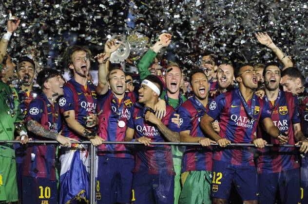 u.a. v.li:Lionel MESSI FC Barcelona Barca .Ivan RAKITIC (FC Barcelona),Andres INIESTA (FC Barcelona),NEYMAR (FC Barcelona),Marc Andre Ter STEGEN,Torwart (FC Barcelona),ADRIANO (FC Barcelona),RAFINHA ALCANTARA (FC Barcelona),Teamfoto,Team,Mannschaft,Mannschaftsfoto ,Spieler Barcelone mit dem Pokal,Tropby,Trophaee,Cup.Jubel,Freude,Begeisterung, Aktion, Siegerehrung, Fussball Champions League Finale 2015 Juventus Turin-FC Barcelona 1-3. Saison2014 15, am 06.06.2015,O LY M P I A S T A D I O N B E R L I N.