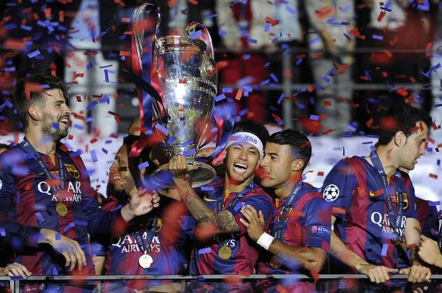 Teamfoto,Team,Mannschaft,Mannschaftsfoto ,Spieler,v.li:Gerard PIQUE FC Barcelona Barca ,ADRIANO (FC Barcelona),NEYMAR (FC Barcelona) mit dem PokalTrophy,Trophaee,Cup,RAFINHA ALCANTARA (FC Barcelona),Sergio Busquets (FC Barcelona),Jubel,Freude,Begeisterung,, Aktion, Siegerehrung, Fussball Champions League Finale 2015 Juventus Turin-FC Barcelona 1-3. Saison2014 15, am 06.06.2015,O LY M P I A S T A D I O N B E R L I N.