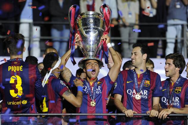 Teamfoto,Team,Mannschaft,Mannschaftsfoto ,Spieler,v.li:Gerard PIQUE FC Barcelona Barca RAFINHA ALCANTARA (FC Barcelona) mit dem PokalTrophy,Trophaee,Cup,Sergio Busquets (FC Barcelona), Jubel,Freude,Begeisterung,, Aktion, Siegerehrung, Fussball Champions League Finale 2015 Juventus Turin-FC Barcelona 1-3. Saison2014 15, am 06.06.2015,O LY M P I A S T A D I O N B E R L I N.