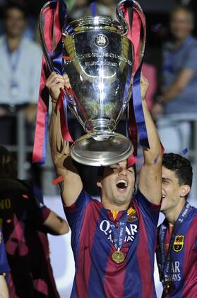 Luis SUAREZ FC Barcelona Barca mit dem Pokal,Trophy,Trophaee,Cup.Jubel,Freude,Begeisterung,, Aktion, Siegerehrung, Fussball Champions League Finale 2015 Juventus Turin-FC Barcelona 1-3. Saison2014 15, am 06.06.2015,O LY M P I A S T A D I O N B E R L I N.