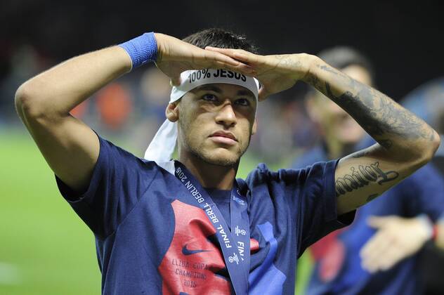NEYMAR FC Barcelona Barca laesst den Blick in ie Ferne schweifen,Gestik,Aktion,Einzelbild, angeschnittenes Einzelmotiv,Halbfigur,halbe Figur. Siegerehrung, Fussball Champions League Finale 2015 Juventus Turin-FC Barcelona 1-3. Saison2014 15, am 06.06.2015,O LY M P I A S T A D I O N B E R L I N.
