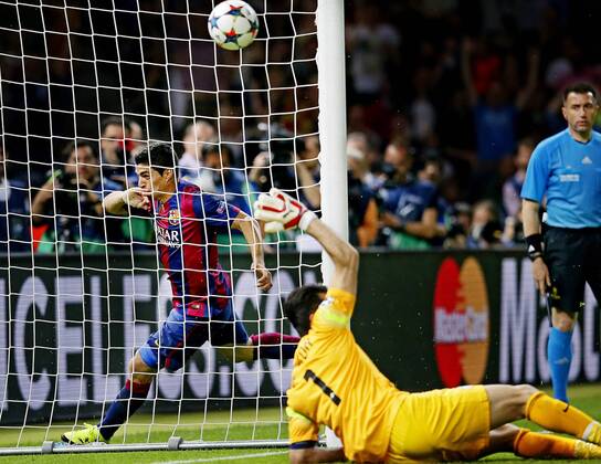 (L-R) Luis Suarez of FC Barcelona Barca scoring 2-1, Gianluigi Buffon of Juventus during the UEFA Champions League final match between Barcelona and Juventus on June 6, 2015 at the Olympic stadium in Berlin, Germany. Barcelona v Juventus Champions League final 2014 2015 xVIxxIVx 3950661