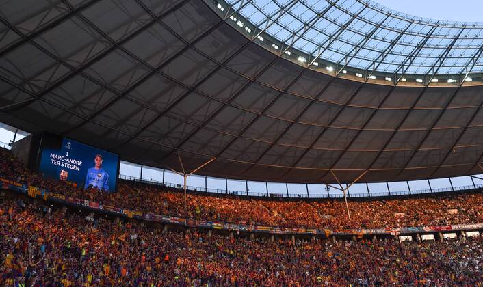 Feature - Blick auf die Fantribuene vom FC Barcelona Barca und der Anzeigetafel mit dem Konterfei von Torwart Marc-Andre TER STEGEN (FCBarcelona) FINALE: Juventus Turin - FC Barcelona am 06.06.2015. Fussball international Saison 2014 2015, UEFA Championsleague Finale 2015 im Olympiastadion in Berlin, Deutschland,