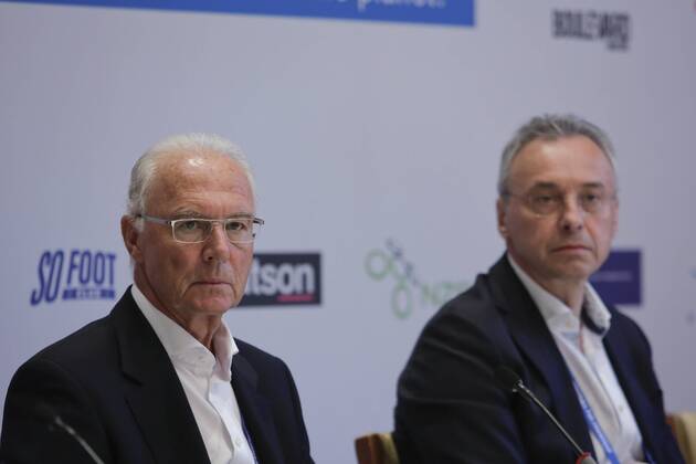 06.06.2015, Berlin, Deutschland - Pressekonferenz zum Projekt Football For Friendship, veranstaltet von UEFA und Gazprom. Foto: v.l. Franz Beckenbauer, ehemaliger deutscher Profi-Fussballspieler und Fussballfunktionär und Vyacheslav Krupenkov, Senior Managing Director, GAZPROM Germania GmbH.