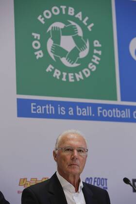 06.06.2015, Berlin, Deutschland - Pressekonferenz zum Projekt Football For Friendship, veranstaltet von UEFA und Gazprom. Foto: Franz Beckenbauer, ehemaliger deutscher Profi-Fussballspieler und Fussballfunktionär.