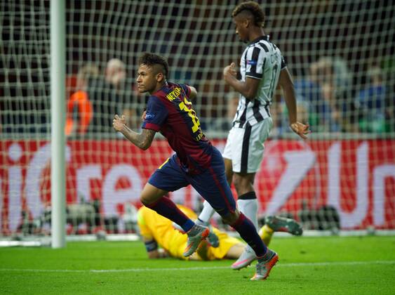 Fussball Berlin Olympiastadion 06.06.2015 UEFA CHAMPIONS LEAGUE FINALE Juventus Turin ITA geg FC Barcelona Barca ESP 1 : 3 FC Barcelona CHAMPIONS LEAGUE Gewinner 2015 Tor Torschuss 1 : 3 vlnr TW Gianluigi BUFFON 01 Turin NEYMAR da Silva Santos Junior Barca 11 Kingsley COMAN 11 Turin