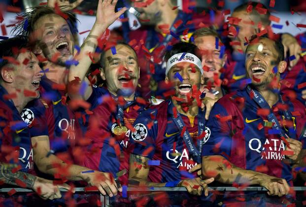Aktuell Fußball, FC Barcelona gewinnt die Champions League Fussball Berlin Olympiastadion 06.06.2015 UEFA CHAMPIONS LEAGUE FINALE Juventus Turin ITA geg FC Barcelona Barca ESP 1 : 3 FC Barcelona CHAMPIONS LEAGUE Gewinner 2015 Pokaluebergabe Ehrung vlnr Lionel Andres MESSI Barca 10 Ivan RAKITIC Barca 04 Andres INIESTA Lujan Barca 08 NEYMAR da Silva Santos Junior Barca 11 TW Marc Andre TER STEGEN Barca 01 ADRIANO Correia Claro Barca 21