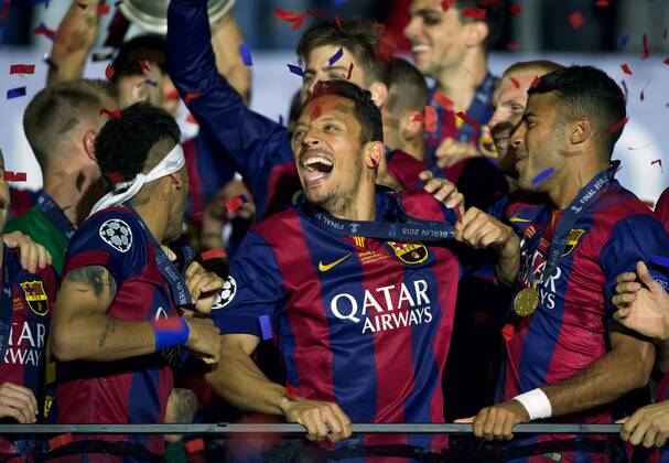 Aktuell Fußball, FC Barcelona gewinnt die Champions League Fussball Berlin Olympiastadion 06.06.2015 UEFA CHAMPIONS LEAGUE FINALE Juventus Turin ITA geg FC Barcelona Barca ESP 1 : 3 FC Barcelona CHAMPIONS LEAGUE Gewinner 2015 Pokaluebergabe Ehrung ADRIANO Correia Claro Barca 21