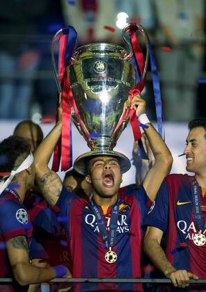 Aktuell Fußball, FC Barcelona gewinnt die Champions League Fussball Berlin Olympiastadion 06.06.2015 UEFA CHAMPIONS LEAGUE FINALE Juventus Turin ITA geg FC Barcelona Barca ESP 1 : 3 FC Barcelona CHAMPIONS LEAGUE Gewinner 2015 Pokaluebergabe Ehrung ADRIANO Correia Claro Barca 21 SERGIO Busquets Burgosl Barca 5