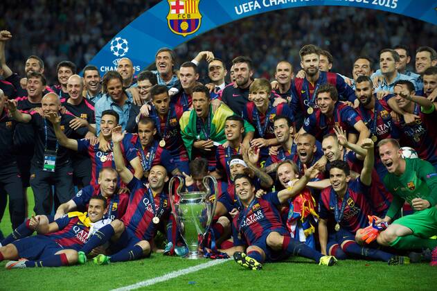 Aktuell Fußball, FC Barcelona gewinnt die Champions League Fussball Berlin Olympiastadion 06.06.2015 UEFA CHAMPIONS LEAGUE FINALE Juventus Turin ITA geg FC Barcelona Barca ESP 1 : 3 FC Barcelona CHAMPIONS LEAGUE Gewinner 2015 Teamfoto mit Pokal MUNIR Jeremy MATHIEU Barca 24 PEDRO Rodriguez Ledesma Barca 07 Douglas dos SANTOS Sandro RAMIREZ Javier Alejandro MASCHERANO Barca 14 Thomas VERMAELEN ADRIANO Correia Claro Barca 21 Lionel Andres MESSI Barca 10 RAFINHA Rafael Alcantara do Nascimento Barca 12 NEYMAR da Silva Santos Junior Barca 11 Luis Alberto SUAREZ Diaz Barca 09 Sergio SAMPER SERGIO Busquets Burgosl Barca 5 Ivan RAKITIC Barca 04 Gerard PIQUE Barca 03 Sergio ROBERTO Andres INIESTA Lujan Barca 08 Marc BARTRA Aregall 15 Martin MONTOYA TW Marc Andre TER STEGEN Barca 01 XAVI Herndandez Creus Barca 06 JORDI ALBA Ramos Barca18 TW Claudio BRAVO Barca 13 Jordi MASIP
