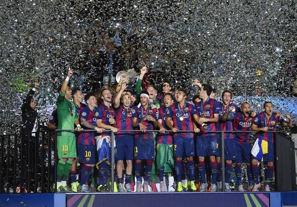 Aktuell Fußball, FC Barcelona gewinnt die Champions League FUSSBALL CHAMPIONS LEAGUE FINALE SAISON 2014 2015 06.06.2015 Juventus Turin - FC Barcelona Barca TEAMJUBELJUBEL CHL Sieger 2015 FC Barcelona: Trainer Luis Enrique, Torwart Claudio Bravo, Munir El Haddadi Mohamed, Lionel Messi, Ivan Rakitic, Andres Iniesta, Neymar, Torwart Marc Andre ter Stegen, Adriano, Rafael Alcantara Rafinha, Sergio Busquets, Sergi Roberto, Daniel Alves und Pedro Rodriguez (v.li)