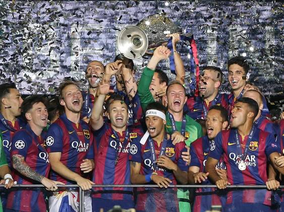 v.v.l. Lionel Andres Messi, Ivan Rakitic, Andres Iniesta Lujan, Neymar da Silva Santos Junior, Xavier Hernandez mit Pokal, Torwart Marc Andre Ter Stegen Pokalsieger Pokalgewinner Sieger Gewinner Siegerehrung Mannschaftsfoto Fußball Fussball UEFA Championsleague Finale Saison 2014 2015 06.06.2015 Juventus Turin Juve vs. FC Barcelona Barca Barca