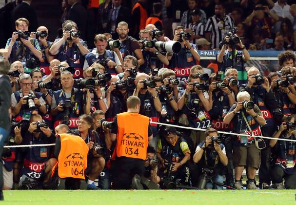 Fotografen Medien Presse bei der Siegerehrung Fußball Fussball UEFA Championsleague Finale Saison 2014 2015 06.06.2015 Juventus Turin Juve vs. FC Barcelona Barca Barca