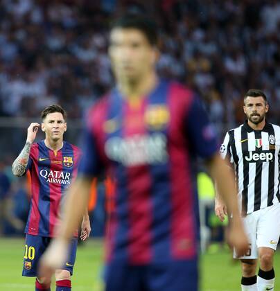 Lionel Messi (Barcelona), hinten, links, mitte Luis Alberto Suarez (Barcelona), rechts Andrea Barzagli (Juventus), Juventus Turin FC Barcelona Barca UEFA Champions League, Finale, final match, 2014 2015, Fußball, Fussball, soccer, Herren, Maenner, Männer, Deutschland, Germany, Ergebnis 1:3 Berlin, 6.6.2015 Olympiastadion