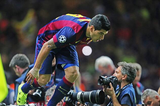 Luis Alberto Suarez (Barcelona), jubelt nach seinem Tor zum 1:2 und überspringt die Bande Juventus Turin FC Barcelona Barca UEFA Champions League, Finale, final match, 2014 2015, Fußball, Fussball, soccer, Herren, Maenner, Männer, Deutschland, Germany, Ergebnis 1:3 Berlin, 6.6.2015 Olympiastadion