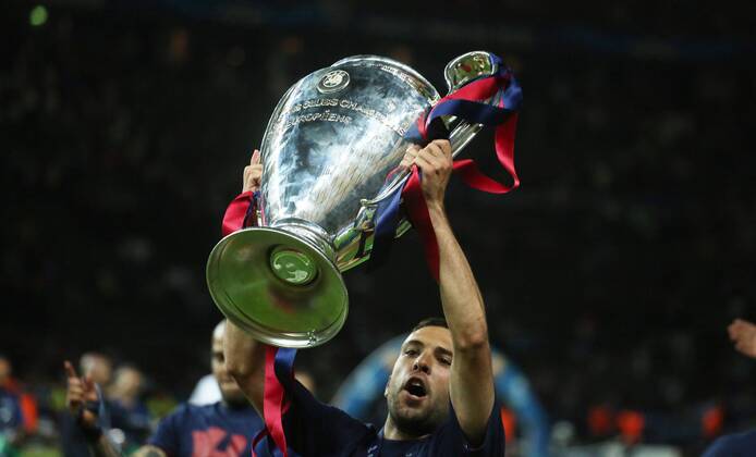 Jordi Alba (Barcelona), mit dem Pokal Juventus Turin FC Barcelona Barca UEFA Champions League, Finale, final match, 2014 2015, Fußball, Fussball, soccer, Herren, Maenner, Männer, Deutschland, Germany, Ergebnis 1:3 Berlin, 6.6.2015 Olympiastadion