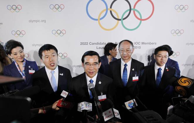(150609) -- LAUSANNE, June 9, 2015 -- Wang Anshun (C), President of the Beijing 2022 bid committee and Mayor of Beijing, addresses to the media after the briefing for International Olympic Committee (IOC) members by the 2022 Winter Olympic Games Olympische Spiele Olympia OS candidate city of Beijing at the IOC Museum in Lausanne, Switzerland, on June 9, 2015. ) (SP)SWITZERLAND-LAUSANNE-2022 WINTER OLYMPICS ZhouxLei 