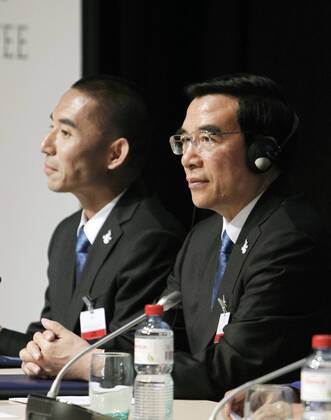 (150609) -- LAUSANNE, June 9, 2015 -- Wang Anshun (R), President of the Beijing 2022 bid committee and Mayor of Beijing, reacts at the presentation of Beijing Candidate City s bid for the 2022 Winter Olympic Games Olympische Spiele Olympia OS at the IOC Museum in Lausanne, Switzerland, on June 9, 2015. ) (SP)SWITZERLAND-LAUSANNE-2022 WINTER OLYMPICS ZhouxLei 