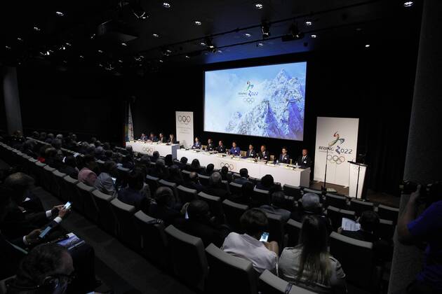 (150609) -- LAUSANNE, June 9, 2015 -- A general view shows the China Beijing 2022 Winter Olympics bid delegation groups at the presentation of Beijing Candidate City s bid for the 2022 Winter Olympic Games Olympische Spiele Olympia OS at the IOC Museum in Lausanne, Switzerland, on June 9, 2015. ) (SP)SWITZERLAND-LAUSANNE-2022 WINTER OLYMPICS ZhouxLei 